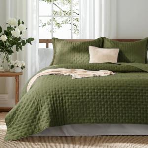 imageBedsure King Quilt Set  Ultra Soft Quilt Bedding Set for Green Bedroom Decor Lightweight AllSeason King Size Comforter with 2 Pillow Shams Dark Green Summer Bedspread Coverlet 106x96 Inch07  Olive Green  Clover
