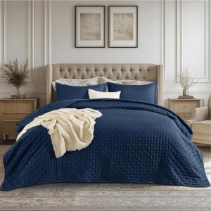 imageBedsure King Quilt Set  Ultra Soft Quilt Bedding Set for Green Bedroom Decor Lightweight AllSeason King Size Comforter with 2 Pillow Shams Dark Green Summer Bedspread Coverlet 106x96 Inch17  Navy  Clover
