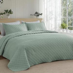 imageBedsure Quilts Queen Size  Grey Bedspreads Queen Size with Basket Weave Pattern Soft Quilt Bedding Lightweight Comforter Coverlet for All Seasons 90quot x 96quot04  Sage Green