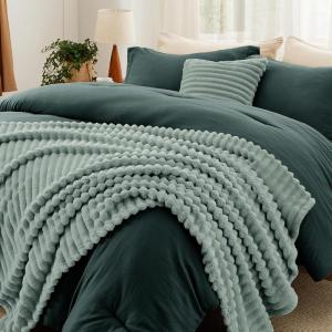 imageBedsure Comforter Queen Size 5 Pieces  Queen Size Comforter Set with Checkered Throw Blanket and Decorative Pillow Lightweiget Bedding All Season Bedding Sets Linen Beige03  Emerald Green