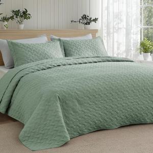 imageBedsure Quilts Queen Size  Lightweight Bedspreads Queen Size with Classic Honeycomb Quilting Soft Quilt Bedding Set Taupe Comforter Set Coverlet for All Seasons with 2 Pillow Shams 90 x 96  SkinFriendly Soft AllSeason Comfort Breathable Lightweight Machine Washable08  Sage Green