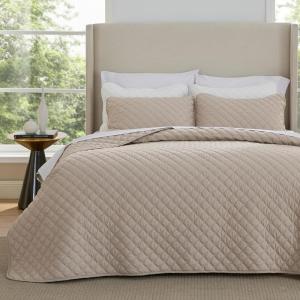 imageBedsure Quilts Queen Size  Lightweight Bedspreads Queen Size with Classic Honeycomb Quilting Soft Quilt Bedding Set Taupe Comforter Set Coverlet for All Seasons with 2 Pillow Shams 90 x 96  SkinFriendly Soft AllSeason Comfort Breathable Lightweight Machine Washable13  Taupe Honeycomb