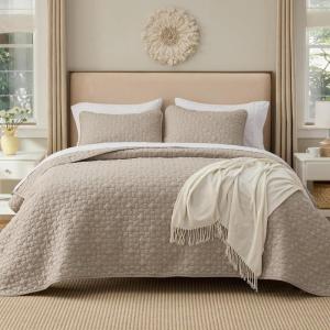 imageBedsure Quilts Queen Size  Lightweight Bedspreads Queen Size with Classic Honeycomb Quilting Soft Quilt Bedding Set Taupe Comforter Set Coverlet for All Seasons with 2 Pillow Shams 90 x 96  SkinFriendly Soft AllSeason Comfort Breathable Lightweight Machine Washable14  Taupe Lucky Star